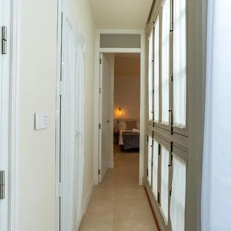 Urbe 10 Carreteria 1 Bedroom Apartment *