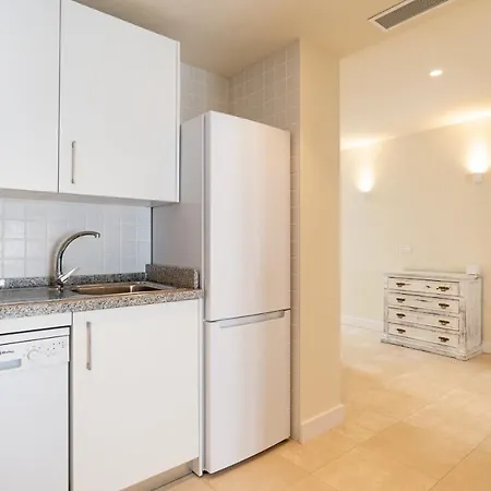Urbe 10 Carreteria 1 Bedroom Apartment *